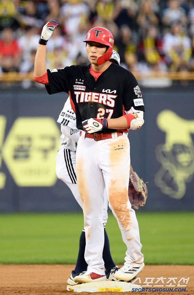 3일 잠실구장에서 열린 두산 베어스와 KIA 타이거즈의 경기. 8회초 1사 2루 KIA 김호령이 적시타를 날린 뒤 환호하고 있다. 잠실=박재만 기자 pjm@sportschosun.com/2025.06.03/