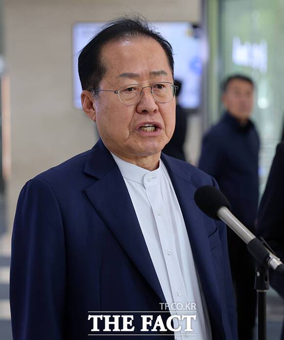 "내가 30년 봉직했던 그 당을 떠난 것은 대선은 아무리 몸부림쳐도 무망할 것으로 보았고 그 당은 병든 숲으로 보았다"며 국민의힘을 직격한 홍준표 전 시장./더팩트 DB