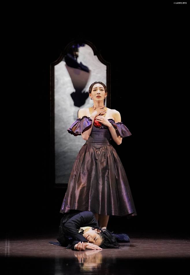 드라마 발레 거장 존 노이마이어 안무작 '카멜리아 레이디'. /국립발레단