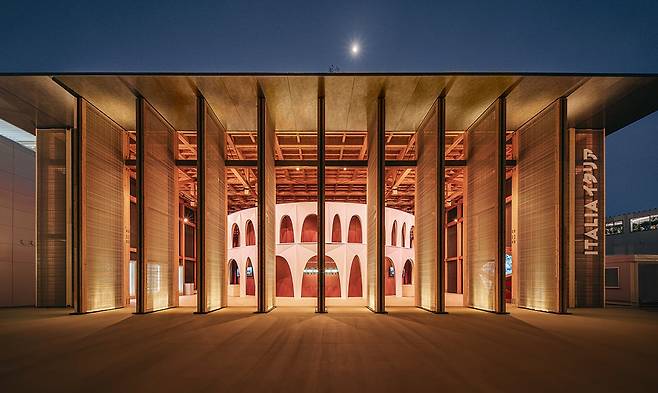 Mario Cucinella Architects의 이탈리아 관. 극장 속 극장과 이탈리아 정원 배치 등이 인기였다. /Mario Cucinella Architects