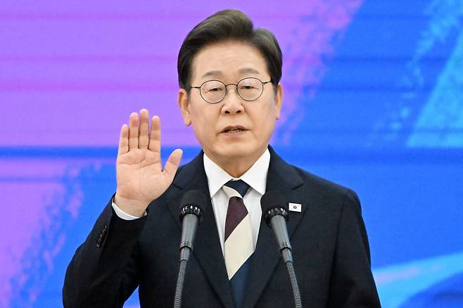 이재명 대통령이 4일 오전 서울 여의도 국회에서 제21대 대통령 취임 선서를 하고 있다. /뉴스1