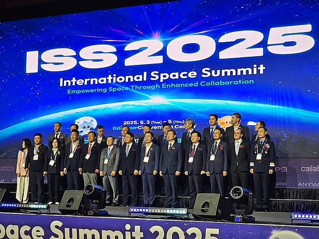 국내 우주 스타트업 컨텍은 4일 오전 대전컨벤션센터에서 '인터내셔널 스페이스 서밋2025(ISS 2025)' 개막식을 열었다. ISS 2025에는 전 세계 40여개국에서 3000여명의 우주 산업 관계자가 참석했다./대전=이종현 기자