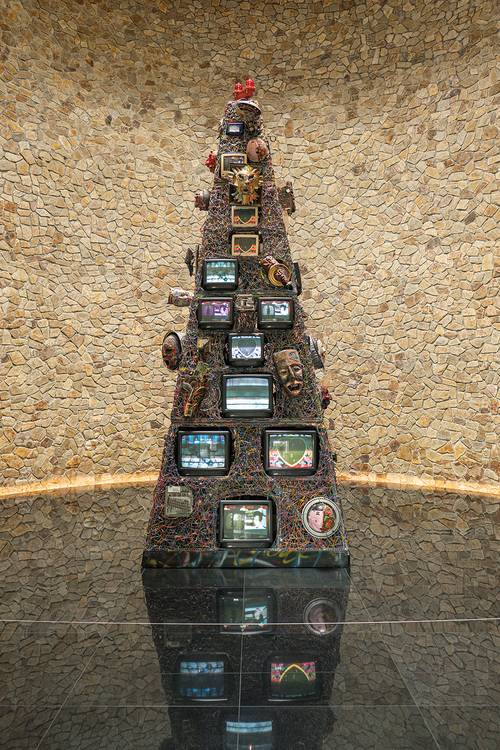 백남준의 ‘커뮤니케이션 타워’