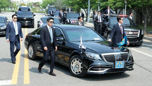 지난달 27일 서울 강서구 경호안전교육원에서 대통령경호처 경호관들이 제21대 대통령 취임식 차량 퍼레이드 훈련을 하고 있다. 대통령실통신사진기자단=연합뉴스.