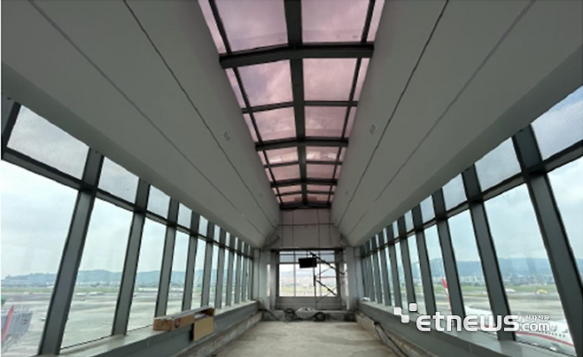 열차단 기능의 솔라셀이 설치된 대만 송산공장 천정부 사진