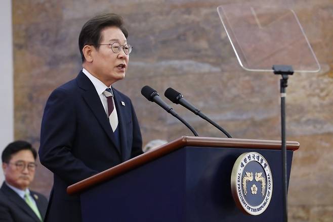 이재명 대통령이 4일 서울 여의도 국회 로텐더홀에서 열린 제21대 대통령 취임 선서식에 참석해 취임사 하고 있다. 뉴시스