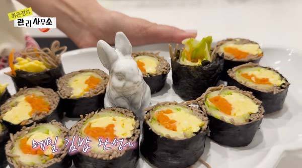 최은경이 만든 메밀 김밥./사진=유튜브 채널 ‘최은경의 관리사무소’