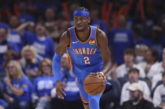 <yonhap photo-4810=""> Oklahoma City Thunder guard Shai Gilgeous-Alexander (2) dribbles down the court during the second half of Game 5 of the Western Conference finals of the NBA basketball playoffs against the Minnesota Timberwolves, Wednesday, May 28, 2025, in Oklahoma City. (AP Photo/Nate Billings)/2025-05-29 11:53:12/ <저작권자 ⓒ 1980-2025 ㈜연합뉴스. 무단 전재 재배포 금지, AI 학습 및 활용 금지></yonhap>