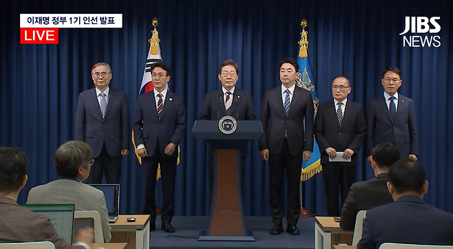 이재명 대통령이 오늘(4일) 용산 대통령실에서 새 정부 인선을 발표하는 모습
