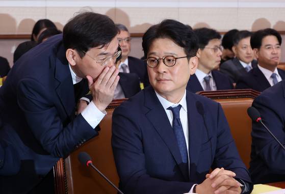 이창수 전 서울중앙지검장(오른쪽)과 조상원 전 서울중앙지검 4차장검사. 연합뉴스