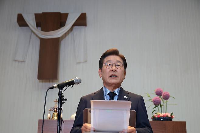 더불어민주당 이재명 대선후보가 2일 오후 경기도 성남시 주민교회에서 기자회견을 하고 있다. 김성룡 기자