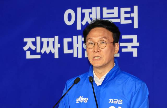 ▲ 더불어민주당 김민석 상임공동선대위원장이 지난달 15일 서울 여의도 중앙당사에서 기자간담회를 하고 있다. 연합뉴스