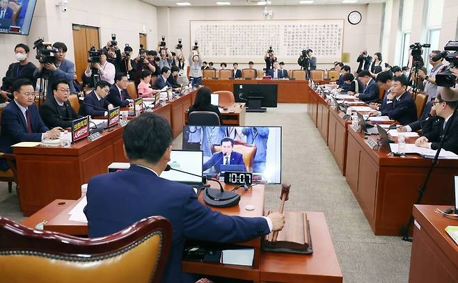 지난 5월14일 국회 법사위 전체회의에서 정청래 위원장이 의사진행을 하고 있다. 강은구 기자