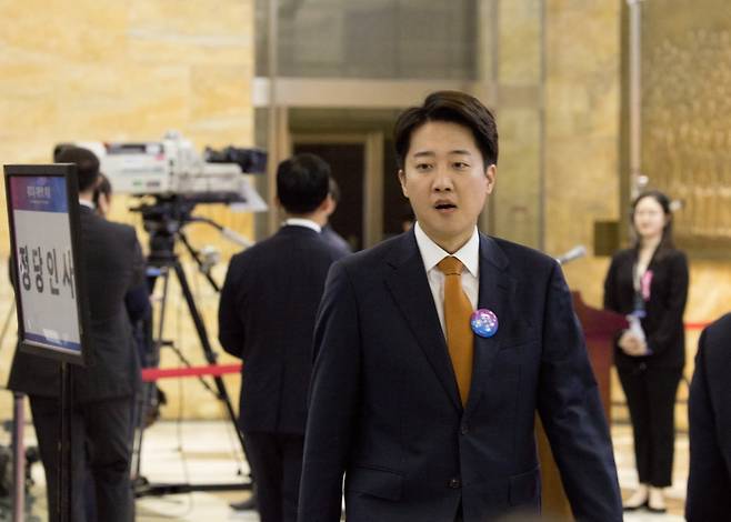 이준석 개혁신당 의원이 4일 서울 여의도 국회 본청 로텐더홀에서 열린 제21대 대통령 취임 선서에 입장하고 있다. / 사진=뉴스1