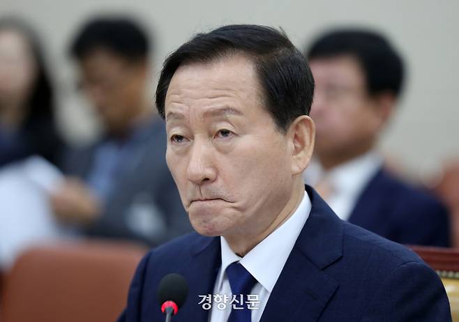 류희림 방송통신심의위원회 위원장이 지난해 10월21일 국회에서 열린 국정감사에서 굳은 표정으로 질의를 듣고 있다. 박민규 선임기자