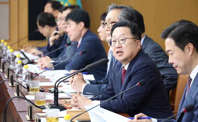이장우 대전시장이 지난 2일 시청에서 확대간부회의를 주재하고 있다. 대전시 제공