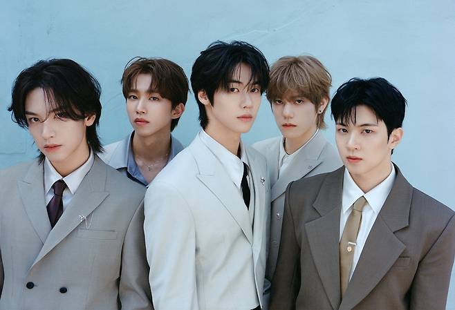 From left: Kim Jae-hyun, Seo Dong-sung, Lee Seung-hyub, Cha Hun and Yoo Hwe-seung of N.Flying (FNC Entertainment)