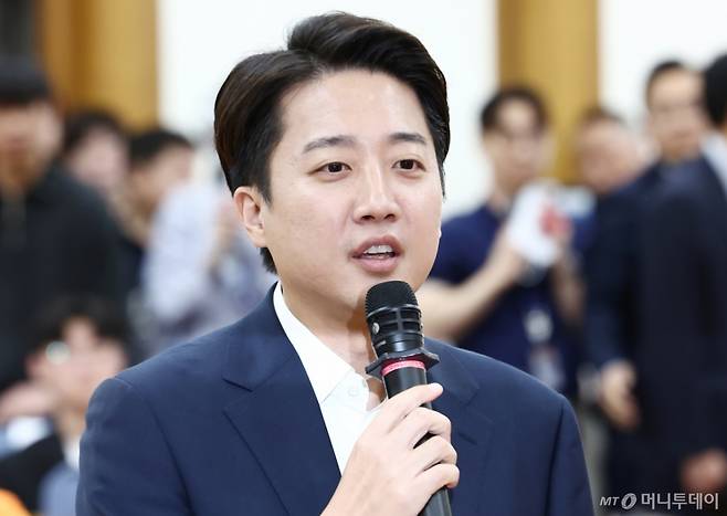 이준석 개혁신당 대통령 후보가 3일 서울 여의도 국회 의원회관에 마련된 제21대 대통령선거 개표상황실에서 입장을 밝히고 있다. 2025.6.3/사진=뉴스1 /사진=(서울=뉴스1) 김민지 기자