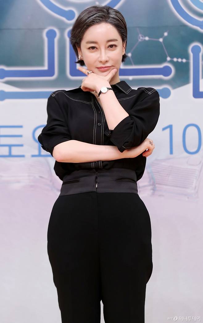 배우 김혜은이 유시민 작가를 저격한 발언에 대해 사과했다. /사진=머니투데이 DB