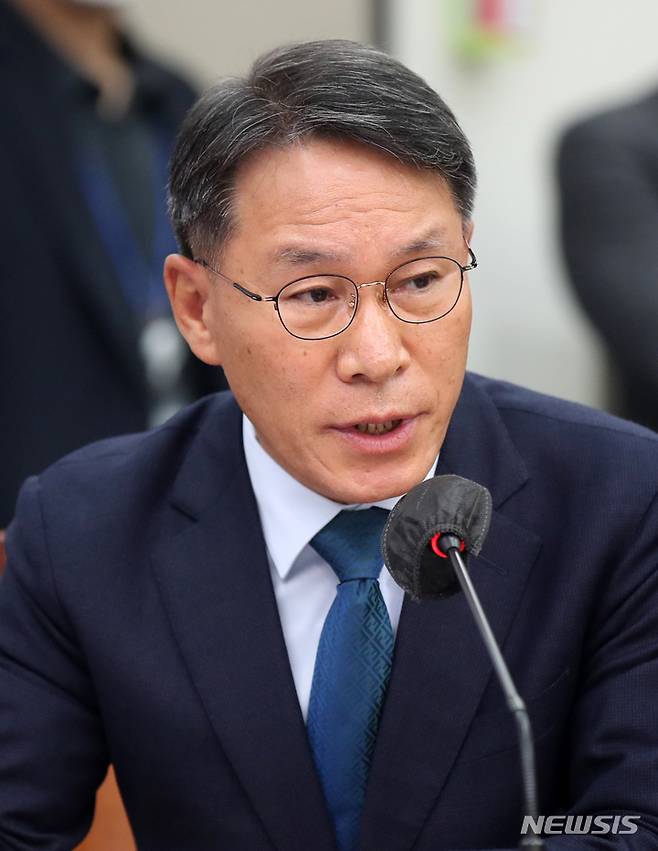 [서울=뉴시스] 고범준 기자 = 황인권 전 육군대장(국방분과)이 4일 서울 여의도 국회에서 열린 평화·안보 대책위원회 제1차 전체회의에서 발언을 하고 있다. 2022.11.04. bjko@newsis.com