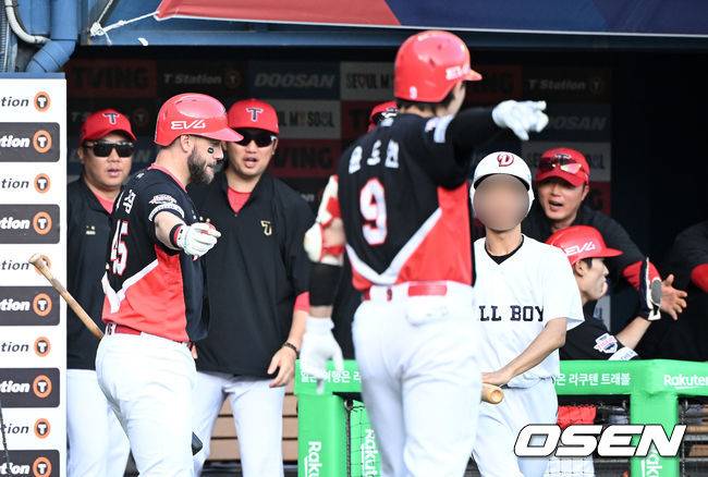 이제서야 눈치채고 당황한 볼보이