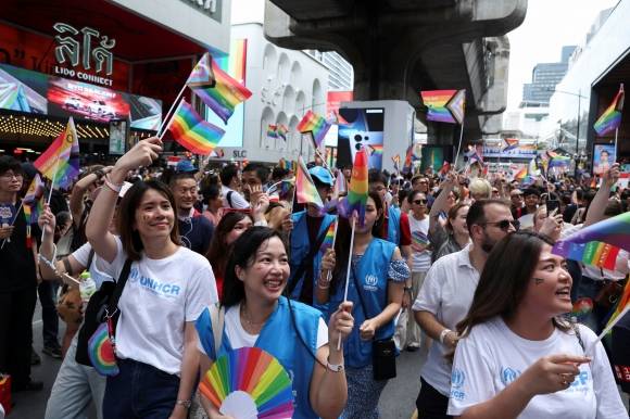 태국 방콕에서 성소수자 커뮤니티의 프라이드의 달을 기념하기 위해 매년 열리는 프라이드 퍼레이드에 참여한 참가자들. 2025.6.1 로이터 연합뉴스