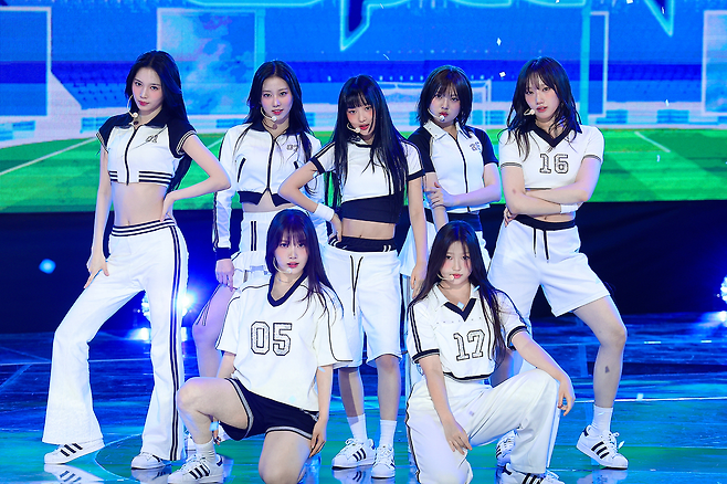 7인조 신인 걸그룹 유스피어(USPEER, 소이·채나·다온·시안·서유·로아·여원)가 4일 오후 서울 마포구 SBS 프리즘타워에서 데뷔 쇼케이스를 열고 활동을 시작했다. WM엔터테인먼트 제공.