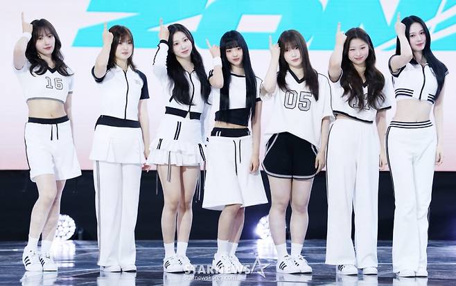 그룹 유스피어가 4일 오후 서울 마포구 상암동 SBS프리즘타워에서 열린 첫 번째 데뷔 싱글 앨범 'SPEED ZONE' 발매 기념 쇼케이스에서 포즈를 취하고 있다. /2025.06.04 /사진=김휘선 hwijpg@