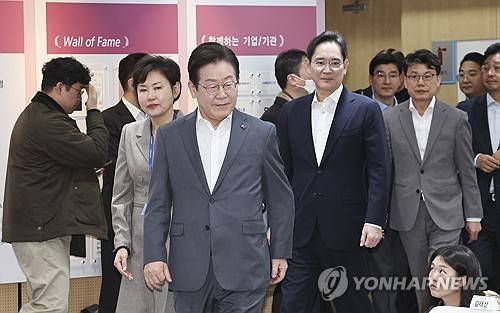 삼성 이재용 회장과 간담회 참석하는 이재명 당선인 [연합뉴스 자료사진]