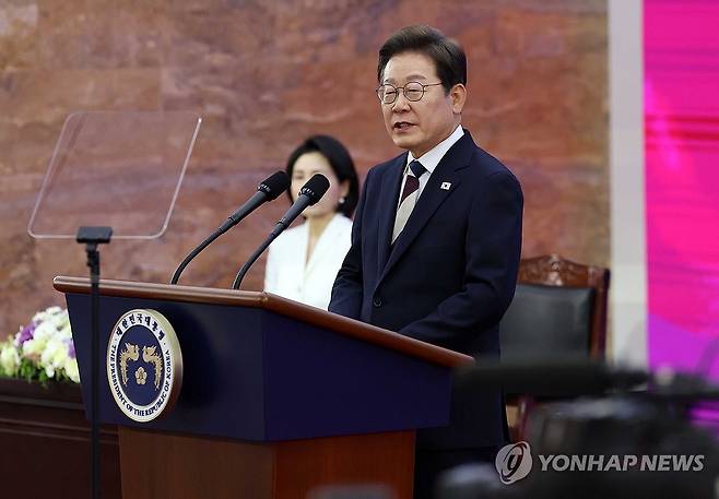 취임 연설하는 이재명 대통령 (서울=연합뉴스) 이재명 대통령이 4일 서울 여의도 국회에서 열린 제21대 대통령 취임선서식에서 취임 연설을 하고 있다. 2025.6.4 [국회사진기자단] photo@yna.co.kr