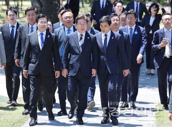 ▲ 이재명 대통령이 4일 서울 여의도 국회 사랑재에서 열린 제21대 대통령 취임 기념 오찬에 참석하고 있다. 연합뉴스