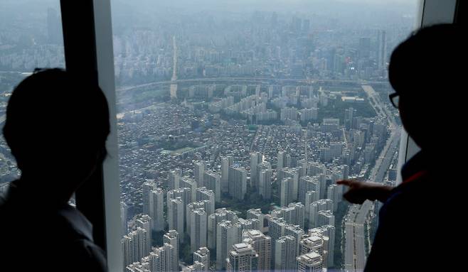 5월 26일 서울 송파구 롯데월드타워 전망대(사진=뉴시스)