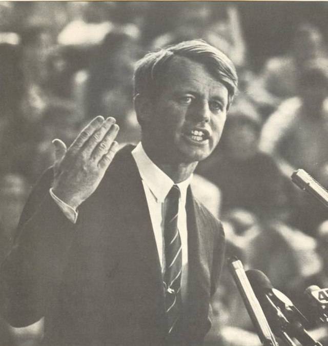 로버트 F. 케네디. (출처: Kennedy for President Committee, 1968, Public domain, via Wikimedia Commons)