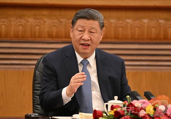 시진핑 중국 국가주석이 2025년 3월 28일 베이징 인민대회당에서 열린 외국 기업인들과의 회의에서 발언하고 있다. ⓒ AFP=뉴스1 ⓒ News1 구경진 기자