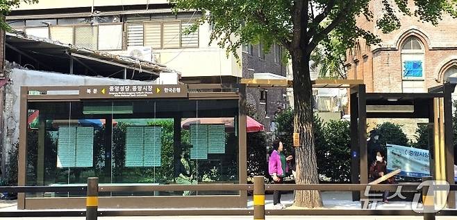 새롭게 단장된 전주 중앙성당 버스정류장./뉴스1