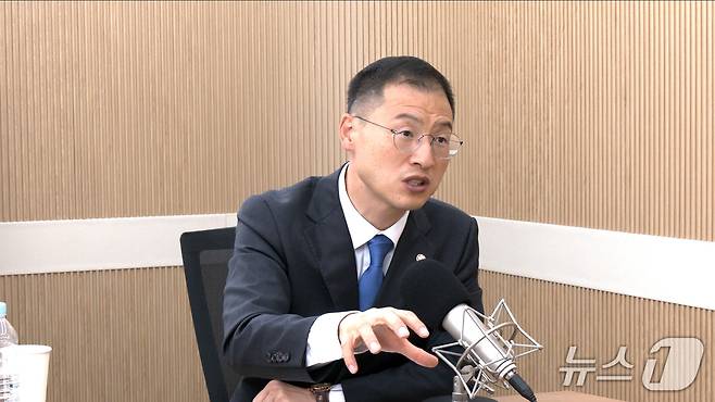 김상욱 더불어민주당 의원이 5일 뉴스1TV '팩트앤뷰'에 출연해 질문에 답하고 있다.