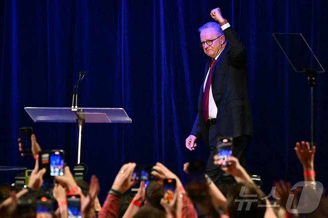 앤서니 앨버니지 호주 총리가 3일(현지시간) 시드니에서 집권 노동당이 총선서 승리한 뒤 연설을 하기 위해 도착하고 있다. 2025.05.04 ⓒ AFP=뉴스1 ⓒ News1 우동명 기자