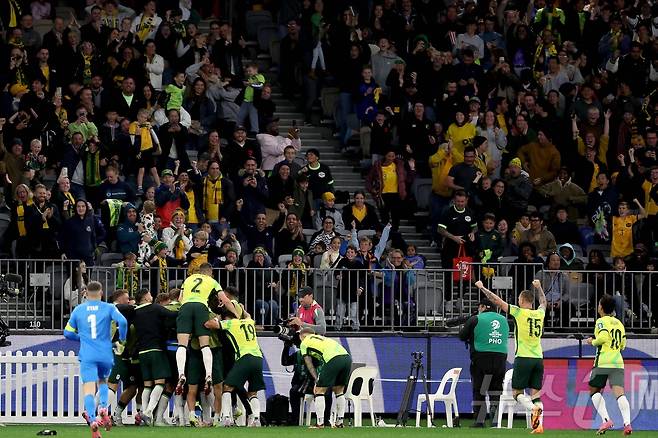 호주가 2026 국제축구연맹(FIFA) 북중미 월드컵 아시아 지역 3차 예선에서 일본을 꺾었다. ⓒ AFP=뉴스1