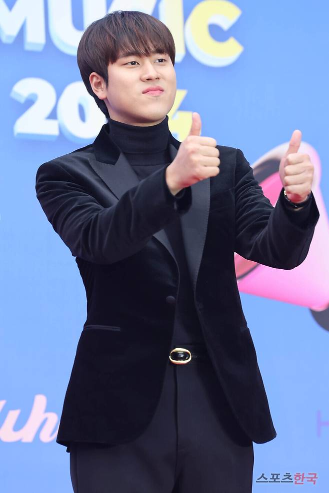 '32주년 한터뮤직어워즈 2024' 레드카펫 행사에 참석한 가수 이무진. 24.02.15 ⓒ이혜영 기자 lhy@hankooki.com