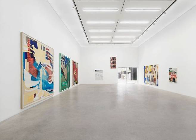 그룹전 'Next Painting: As We Are' 설치전경. 국제갤러리