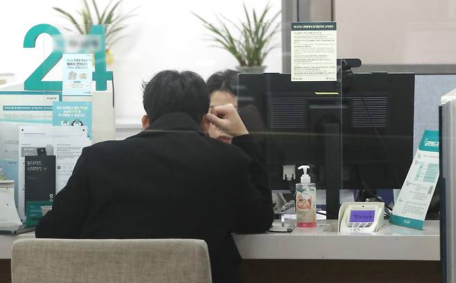 서울의 한 시중은행 대출 창구 모습. /뉴스1