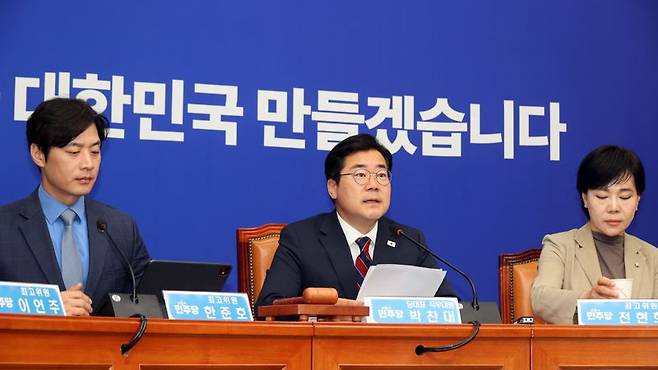 더불어민주당 박찬대 대표직무대행 겸 원내대표가 5일 국회에서 열린 최고위원회의에서 발언하고 있다. 사진=서동일 기자