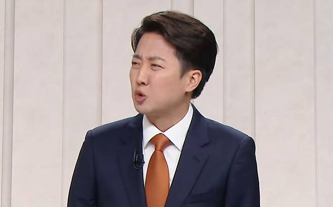 이준석 개혁신당 대통령 후보가 5월27일 서울 마포구 상암동 문화방송(MBC) 스튜디오에서 열린 정치 분야 토론회에서 발언하고 있다. 에스비에스(SBS) 유튜브 갈무리