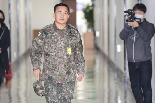 여인형 전 국군방첩사령관이 지난해12월 7일 오전 서울 여의도 국회에서 열린 정보위원회 전체회의에 출석하고 있다.공동취재사진
