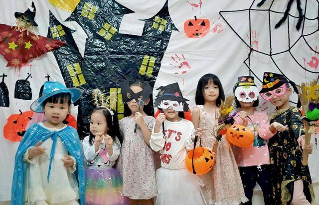 2023년 10월 베트남 하노이에서 어린이들이 할로윈 행사에 참여하고 있다. 하노이=허경주 특파원