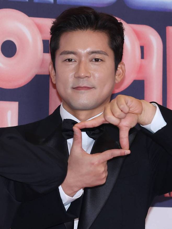 김대호가 29일 오후 서울 마포구 상암 MBC에서 열린 '2023 MBC 방송연예대상' 레드카펫 행사에 참석해 포즈를 취하고 있다. 서병수 기자 qudtn@edaily.co.kr /2023.12.29/