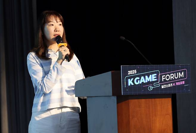 곽윤희 원스토어 사업추진실장이 '원스토어가 게임사와 상생하는 법'을 주제로 발표하고 있다. 정시종 기자