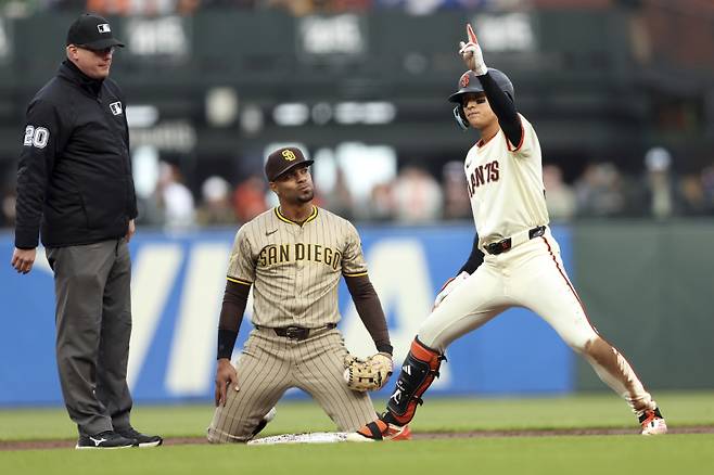 <yonhap photo-3039=""> 최근 두 경기에서 10타수 1안타에 그쳤던 이정후가 5일 샌디에이고전에서 2루타 2개로 멀티히트를 기록했다. (Scott Strazzante/San Francisco Chronicle via AP) MANDATORY CREDIT: PHOTOGRAPHER AND SAN FRANCISCO CHRONICLE; SAN JOSE MERCURY NEWS OUT; EAST BAY TIMES OUT; MARIN INDEPENDENT JOURNAL OUT; SAN FRANCISCO EXAMINER OUT/2025-06-05 12:34:55/ <저작권자 ⓒ 1980-2025 ㈜연합뉴스. 무단 전재 재배포 금지, AI 학습 및 활용 금지></yonhap>