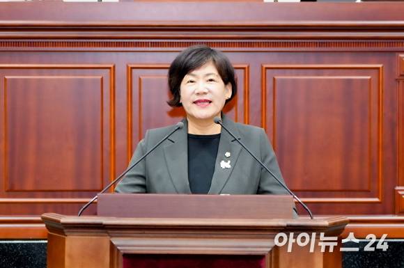 5일 한순희 의원이 제291회 경주시의회 제1차 정례회 제1차 본회의에서 5분 자유발언을 하고 있다. [사진=경주시의회]