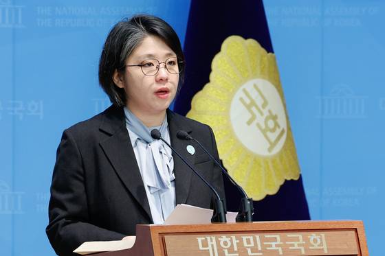 용혜인 기본소득당 대표가 지난 4월7일 서울 여의도 국회 소통관에서 '내란기록 은폐방지법(대통령기록물 관리에 관한 법률 개정안)' 발의 기자회견을 하고 있다. 뉴스1